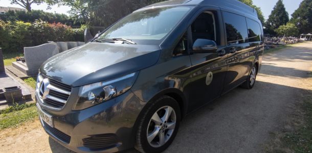 Mercedes Benz tourer hearse auto grigio scuro nero