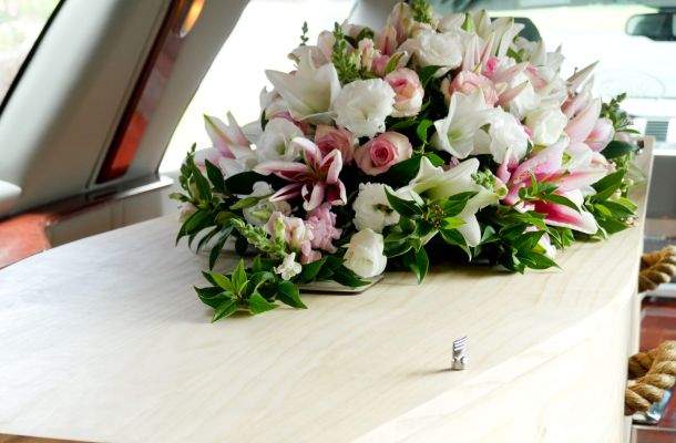 Bara funeraria, bara funeraria, addio alla morte, addio alla persona amata